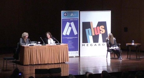 Ο Έλληνας Ασθενής ταξιδεύει μέσα στους αιώνες, μέσα από οικογενειακά μυστικά, συλλογικά και ατομικά τραύματα Ο Έλληνας Ασθενής ταξιδεύει μέσα στους αιώνες, μέσα από οικογενειακά μυστικά, συλλογικά και ατομικά τραύματα