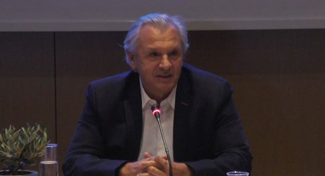 Μια διαταραχή του είναι πάνω στον φαλλικό βράχο Μια διαταραχή του είναι πάνω στον φαλλικό βράχο