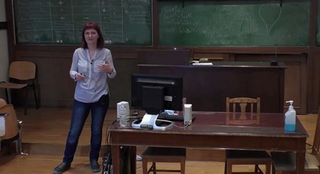 Μη λεκτική επικοινωνία κατά τη συνομιλία: Πώς δίνουμε και πώς παίρνουμε τον λόγο Μη λεκτική επικοινωνία κατά τη συνομιλία: Πώς δίνουμε και πώς παίρνουμε τον λόγο