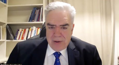 Η Ευρωπαϊκή Ένωση μπροστά στις νέες προκλήσεις Η Ευρωπαϊκή Ένωση μπροστά στις νέες προκλήσεις