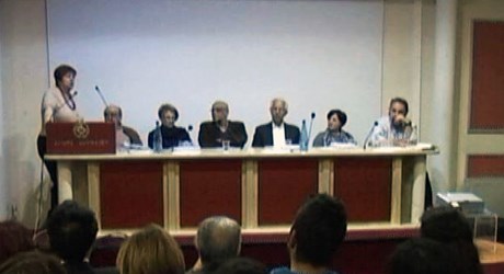 Αξίζει να μιλούμε και να γράφουμε για τη λογοτεχνία σήμερα; Αξίζει να μιλούμε και να γράφουμε για τη λογοτεχνία σήμερα;