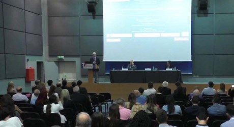 Η ελληνική ναυτιλία στο διεθνές ανταγωνιστικό περιβάλλον: ευκαιρίες και κίνδυνοι Η ελληνική ναυτιλία στο διεθνές ανταγωνιστικό περιβάλλον: ευκαιρίες και κίνδυνοι