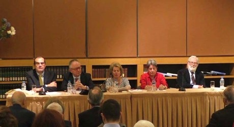 Χαρίλαος Τρικούπης. Ο πολιτικός του «Τις πταίει;» και του «Δυστυχώς επτωχεύσαμεν» Χαρίλαος Τρικούπης. Ο πολιτικός του «Τις πταίει;» και του «Δυστυχώς επτωχεύσαμεν»